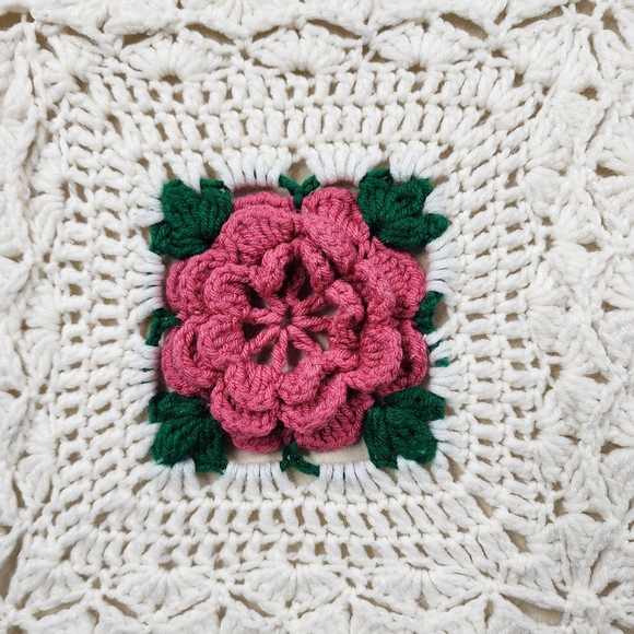 VINTAGE Floral Crocheted Lap Blanket Afghan Throw with Dimensional Flowers